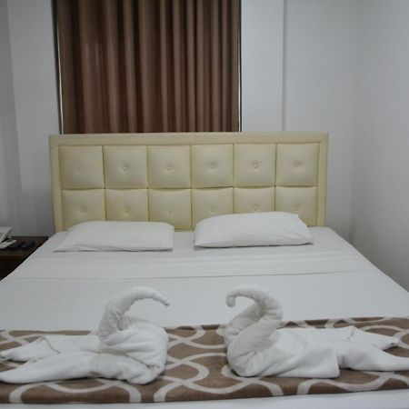 Saasha City Hotel Colombo Esterno foto