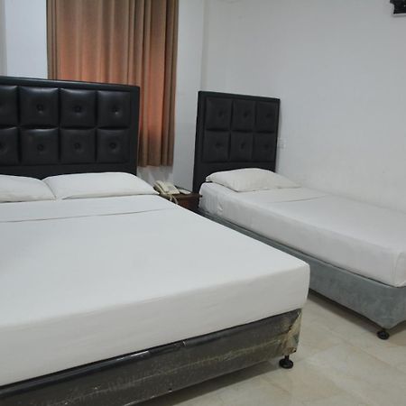 Saasha City Hotel Colombo Esterno foto